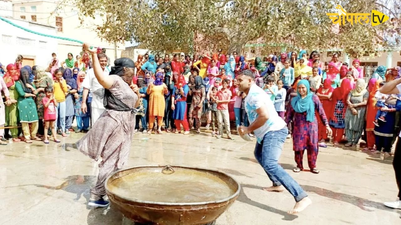 Holi is celebrated for four days in this village