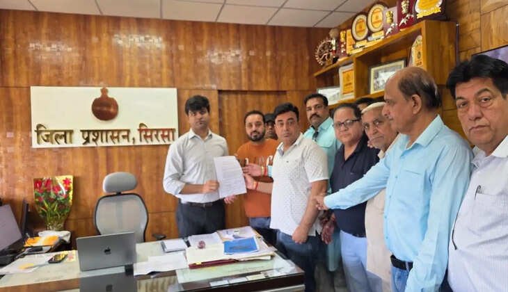 प्रोपर्टी डीलर एसोसिएशन ने जिला उपायुक्त को सौंपा ज्ञापन