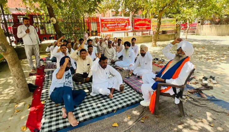 सिरसा में किसान नेताओं ने दिया फायर कर्मचारियों के धरने को समर्थन