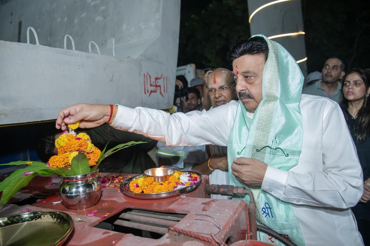 गुरुग्राम मेट्रो विस्तार ने पकड़ी रफ्तार, पहले 160 टन वजनी यू-गर्डर को सफलतापूर्वक किया लिफ्ट