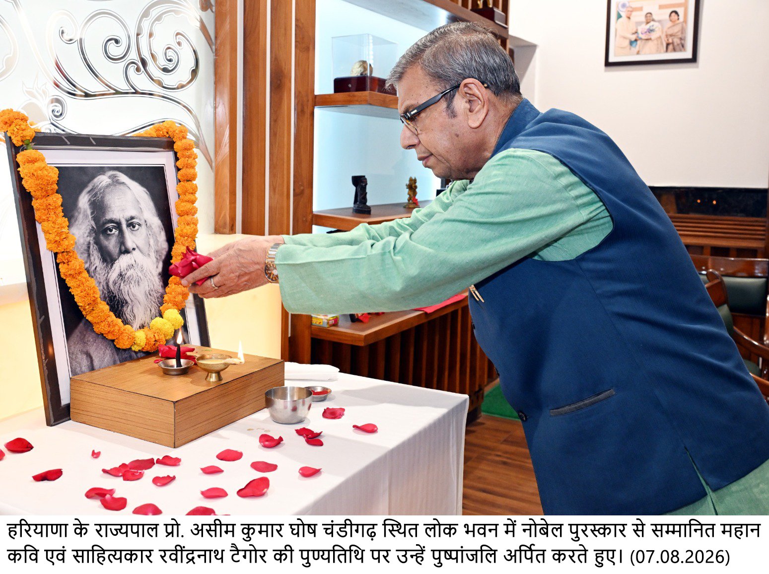 Haryana Governor Prof Ashim Kumar Ghosh pays floral tribute to Rabindranath Tagore on his punyatithi