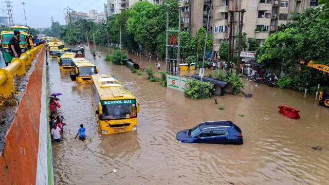 हरियाणा के गुरुग्राम में स्कूल बसों की सुरक्षा को लेकर प्रशासन सख्त, ट्रैफिक पुलिस देगी रियल-टाइम रूट अपडेट