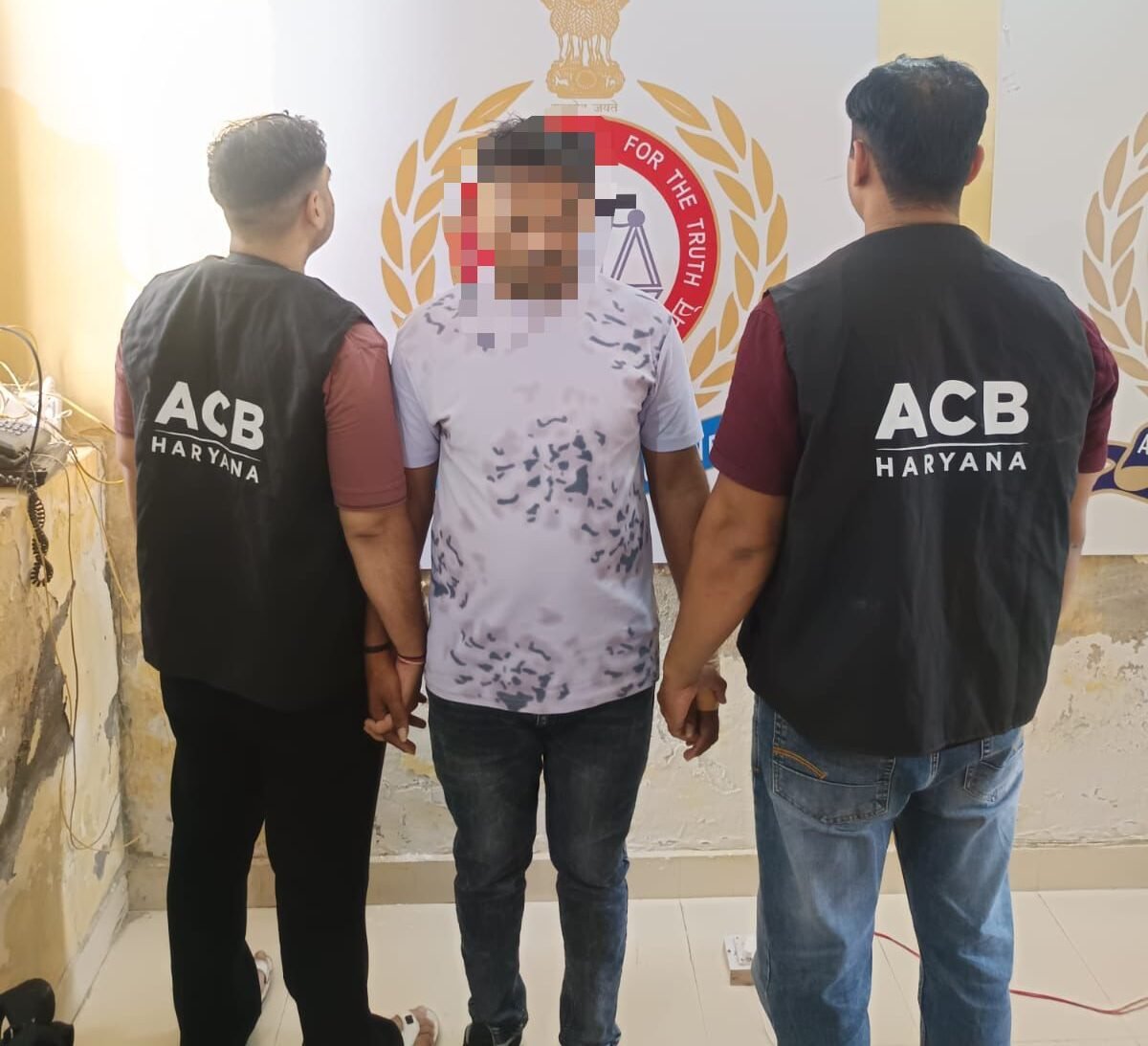 Electricity department lineman arrested in Haryana; caught red-handed accepting a bribe of ₹20,000.
